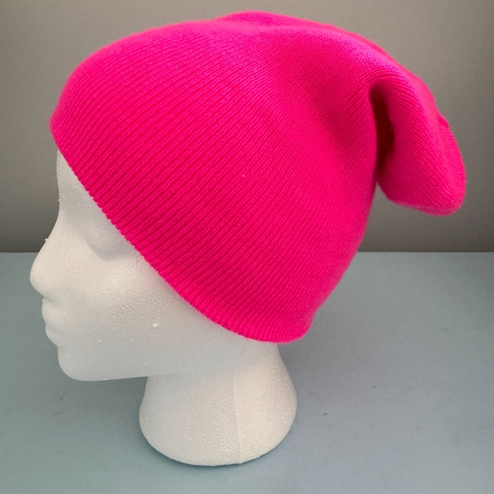 Women’s bright pink beanie O/S